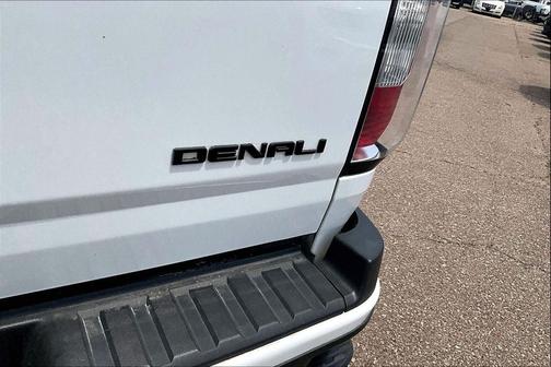 Summit White 2020 GMC Canyon Denali