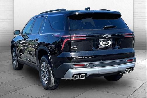 Mosaic Black Metallic 2026 Chevrolet Traverse LT