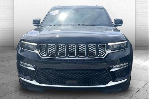 Diamond Black Crystal Pearlcoat 2022 Jeep Grand Cherokee Summit