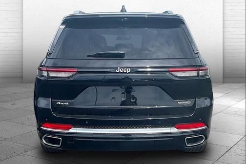 Diamond Black Crystal Pearlcoat 2022 Jeep Grand Cherokee Summit