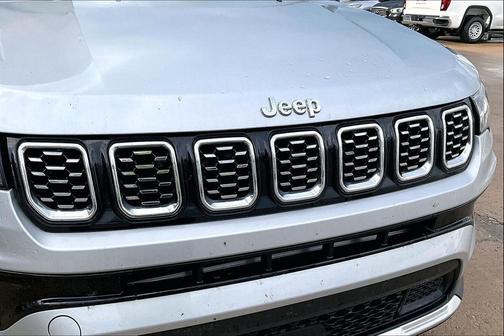 Silver Zynith Metallic Clearcoat 2025 Jeep Compass Limited