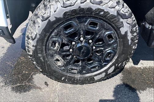 Summit White 2024 Chevrolet Silverado 2500 LTZ