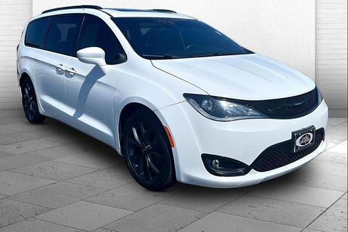 Bright White Clearcoat 2020 Chrysler Pacifica Touring-L Plus
