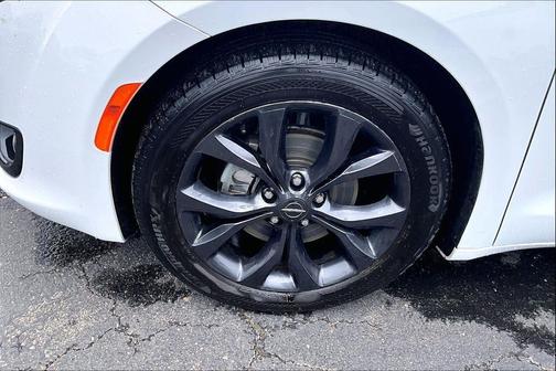 Bright White Clearcoat 2020 Chrysler Pacifica Touring-L Plus