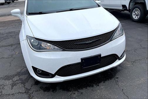 Bright White Clearcoat 2020 Chrysler Pacifica Touring-L Plus