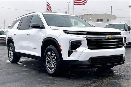 2025 Chevrolet Traverse LT