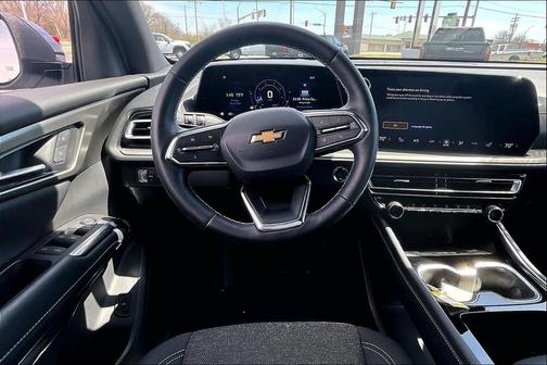 Summit White 2025 Chevrolet Traverse LT