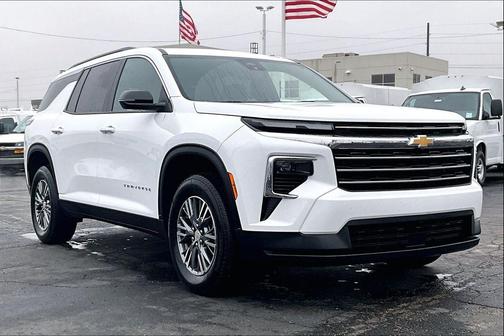 Summit White 2025 Chevrolet Traverse LT