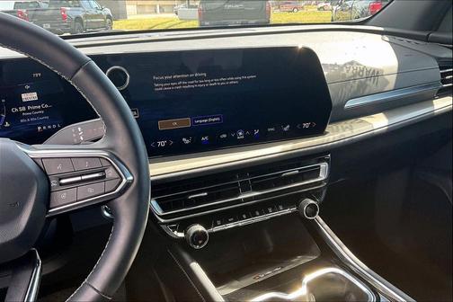 Summit White 2025 Chevrolet Traverse LT