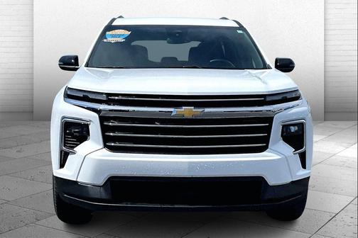 Summit White 2025 Chevrolet Traverse LT