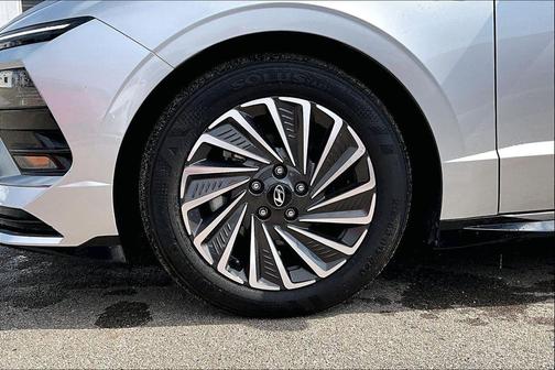 Aero Silver 2025 Hyundai SONATA Hybrid SE