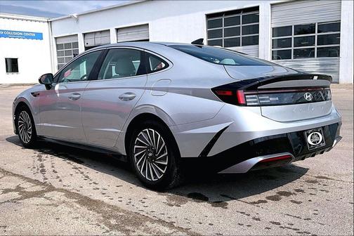 Aero Silver 2025 Hyundai SONATA Hybrid SE