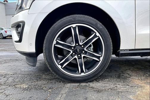 White Platinum Metallic Tri-Coat 2019 Ford Expedition Limited