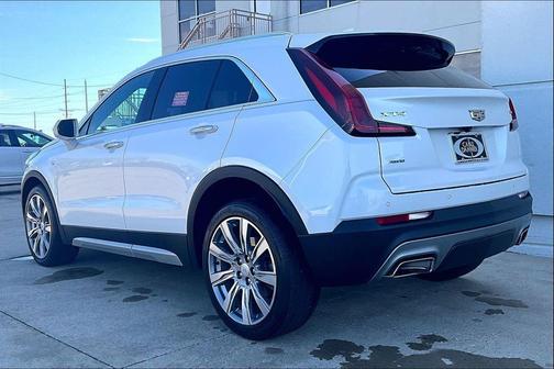 Crystal White Tricoat 2020 Cadillac XT4 Premium Luxury