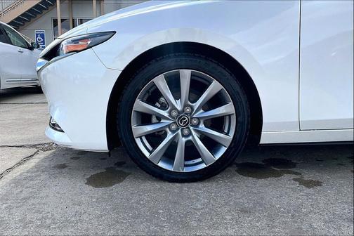 Snowflake White Pearl Mica 2025 Mazda Mazda3 FWD w/Preferred Package