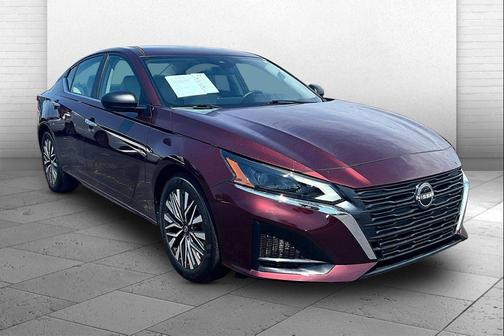 GARNET PEARL META 2025 Nissan Altima SV FWD