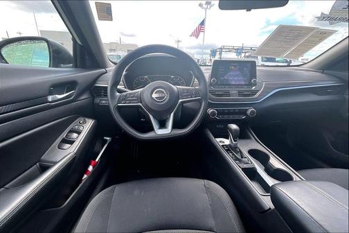 Glacier White 2025 Nissan Altima SV FWD