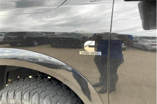 2018 RAM 2500 Laramie Crew Cab 4x4 6'4' Box