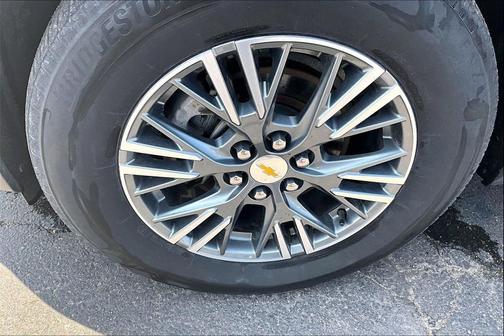 Sterling Gray Metallic 2024 Chevrolet Traverse LT