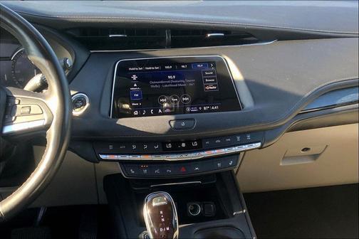 2022 Cadillac XT4 Premium Luxury