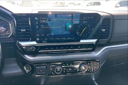 Iridescent Pearl Tricoat 2022 Chevrolet Silverado 1500 LTZ
