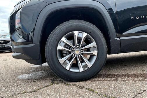 Mosaic Black Metallic 2026 Chevrolet Equinox 1LT