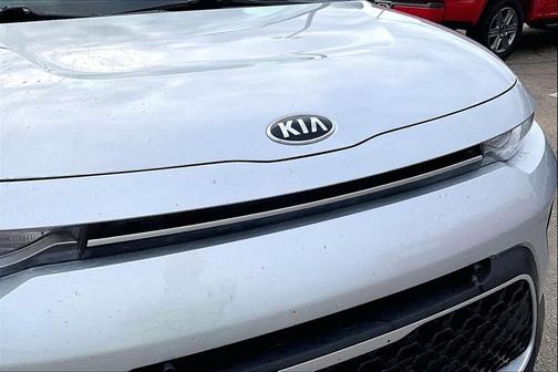 Sparkling Silver 2020 Kia Soul LX