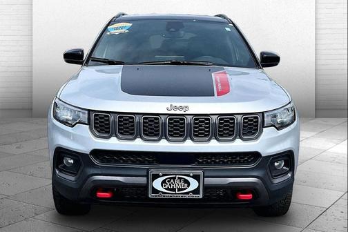 Silver Zynith Metallic Clearcoat 2025 Jeep Compass Trailhawk