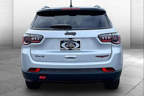 Silver Zynith Metallic Clearcoat 2025 Jeep Compass Trailhawk