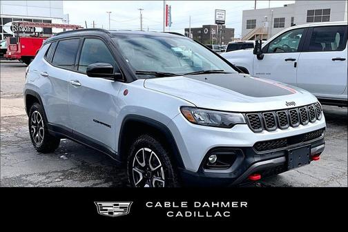 Silver Zynith Metallic Clearcoat 2025 Jeep Compass Trailhawk
