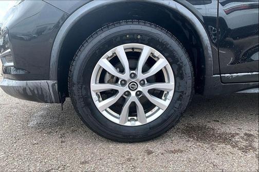 Magnetic Black 2017 Nissan Rogue SV