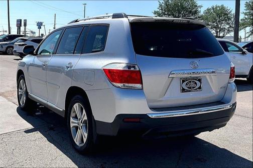 Classic Silver Metallic 2011 Toyota Highlander Limited