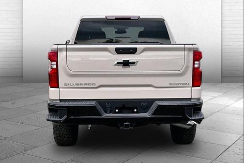 White Sands 2026 Chevrolet Silverado 1500 Custom Trail Boss