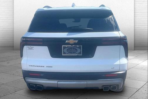 Summit White 2024 Chevrolet Traverse LT
