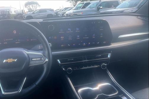 Summit White 2024 Chevrolet Traverse LT