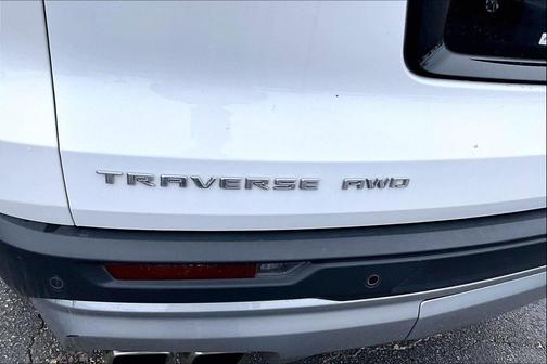 Summit White 2024 Chevrolet Traverse LT