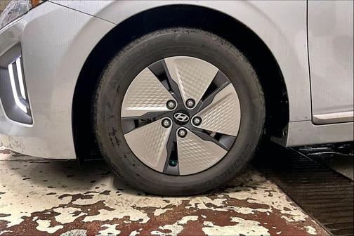 Stellar Silver 2022 Hyundai IONIQ Hybrid SE