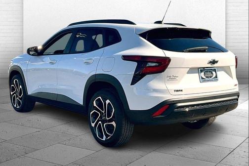 Summit White 2026 Chevrolet Trax FWD 2RS