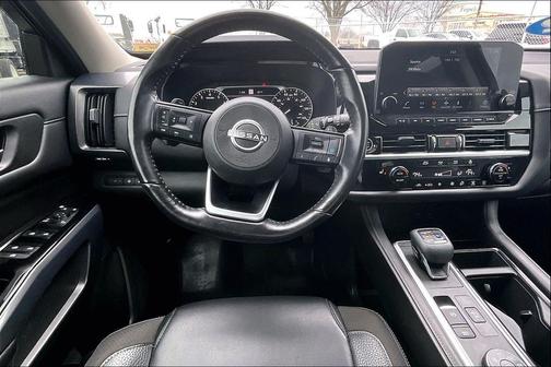 2022 Nissan Pathfinder SL 4WD