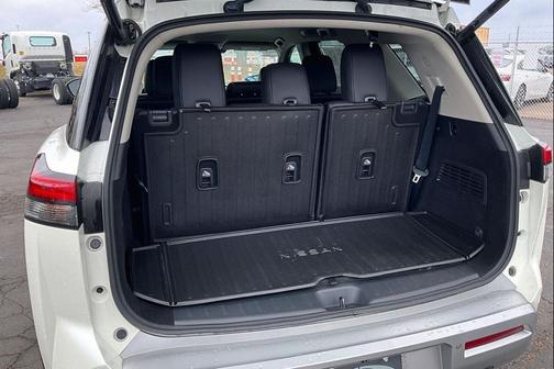 2022 Nissan Pathfinder SL 4WD