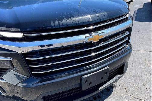 Mosaic Black Metallic 2024 Chevrolet Traverse LT