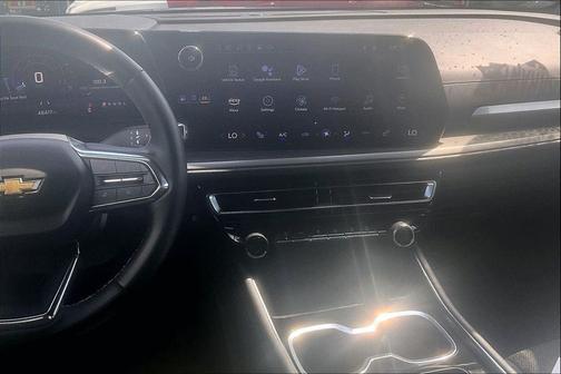 Mosaic Black Metallic 2024 Chevrolet Traverse LT