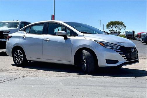 Brilliant Silver Metallic 2025 Nissan Versa 1.6 SV