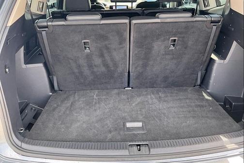 GREY 2025 Volkswagen Atlas 2.0T SE w/Technology