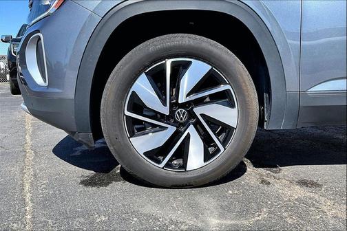 GREY 2025 Volkswagen Atlas 2.0T SE w/Technology