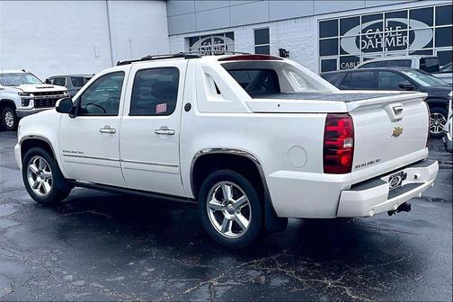 White Diamond Tricoat 2013 Chevrolet Avalanche LTZ