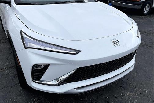 Summit White 2026 Buick Envista Sport Touring FWD