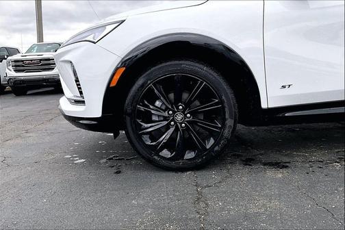 Summit White 2026 Buick Envista Sport Touring FWD
