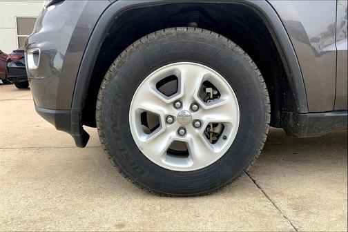 2017 Jeep Grand Cherokee Laredo