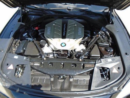 2011 BMW 750 i xDrive